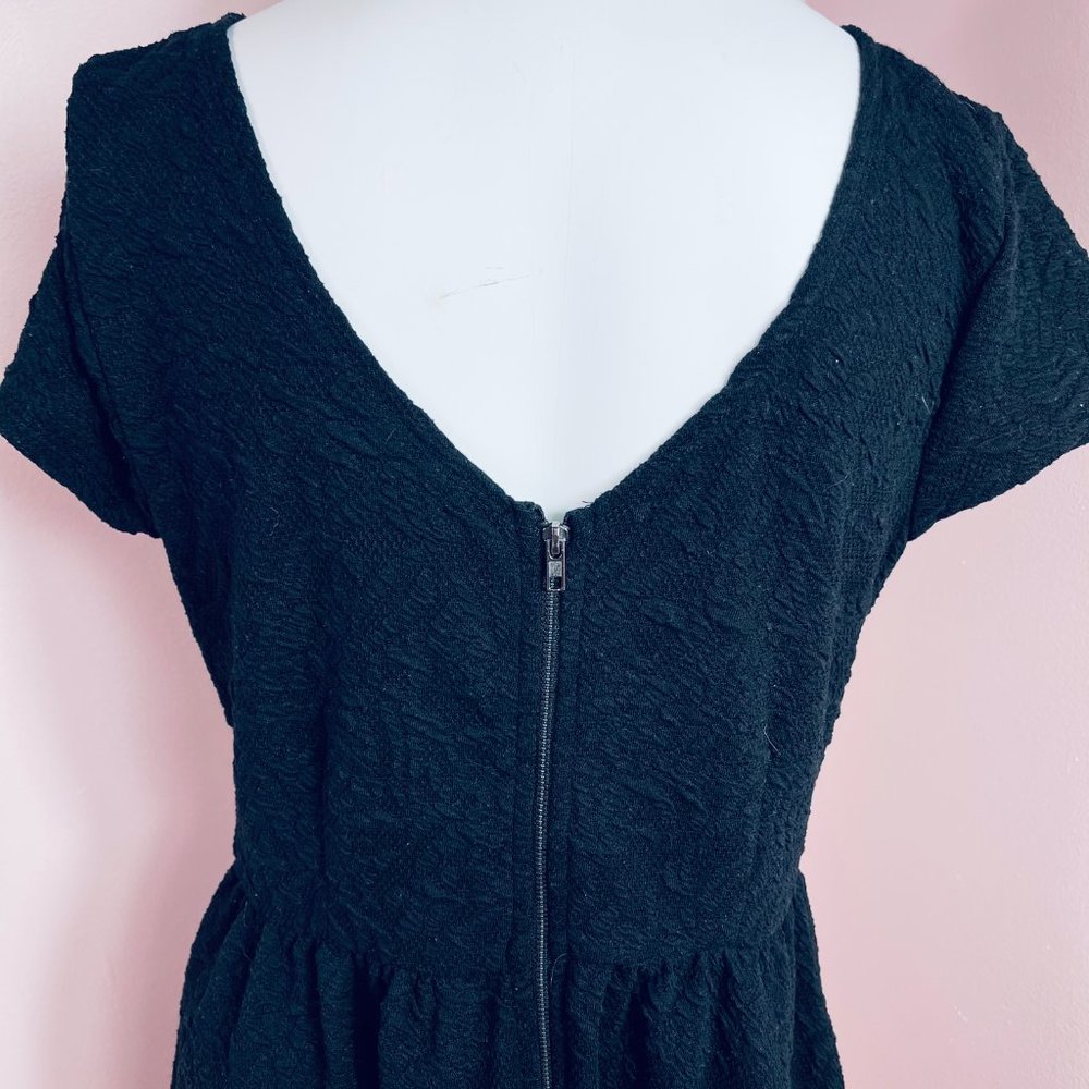 Xhiliration sz L black printed short sleeve A-line - Picture 2 of 6